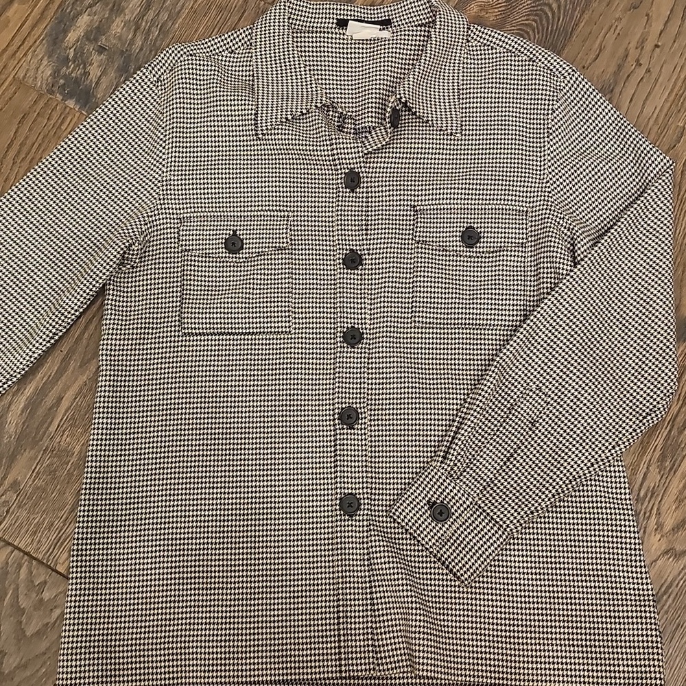 GAP Black and White Houndstooth Button Up